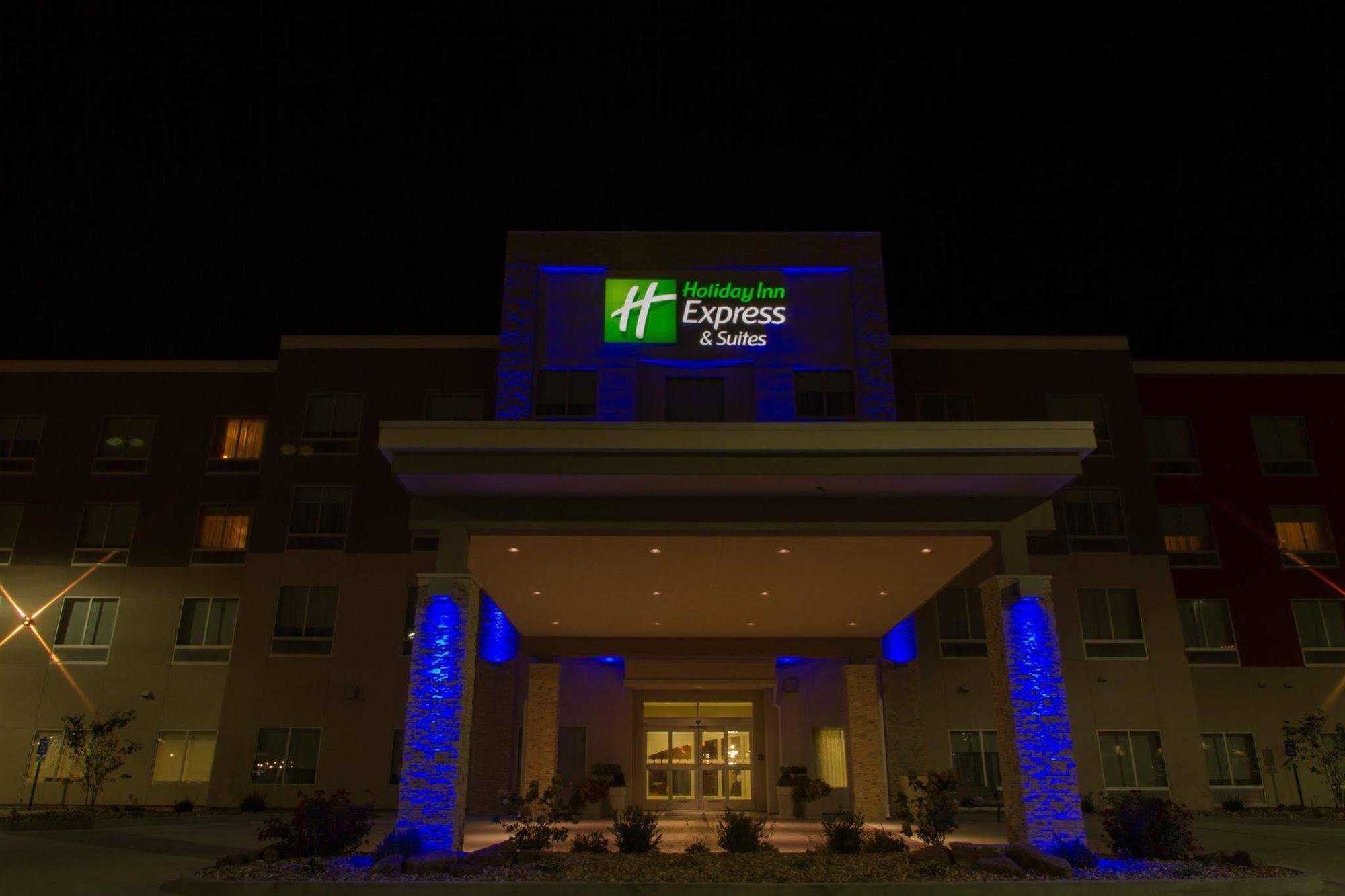 Holiday Inn Express & Suites Litchfield By Ihg Exterior photo
